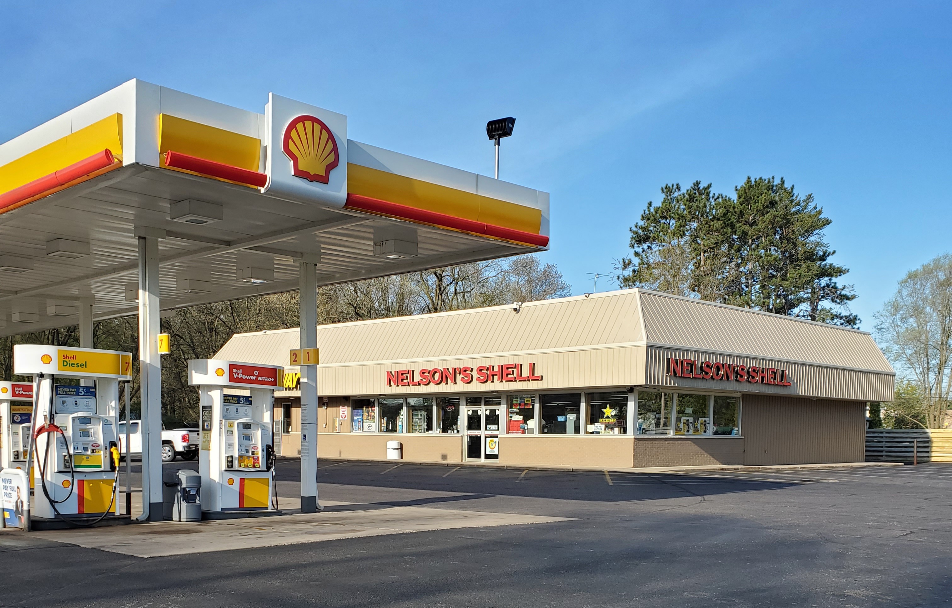 Shell - Station in Waupaca,